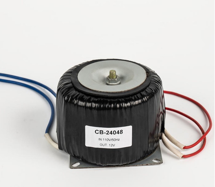 Varför fungerar ringkärlstransformatorn bra i effektiv effektomvandling, prestanda för elektromagnetisk interferens och flera tillämpningsscenarier?